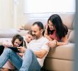 I figli sono diventati un guaio? La verità sulla “non-maternità di massa”