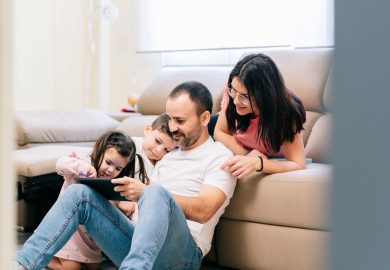 I figli sono diventati un guaio? La verità sulla “non-maternità di massa”