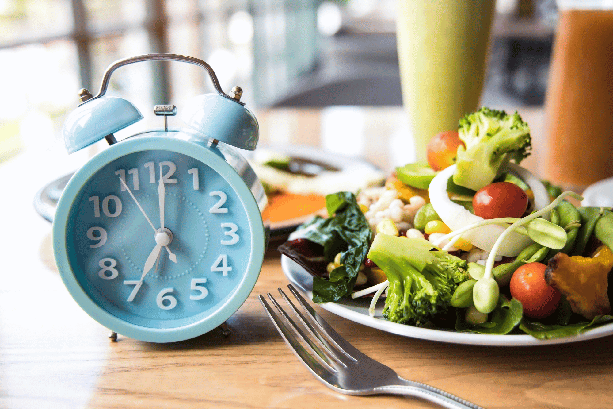 Il problema non è solo cosa mangiamo, ma quando: cos’è il jet lag alimentare (e quali effetti può avere)