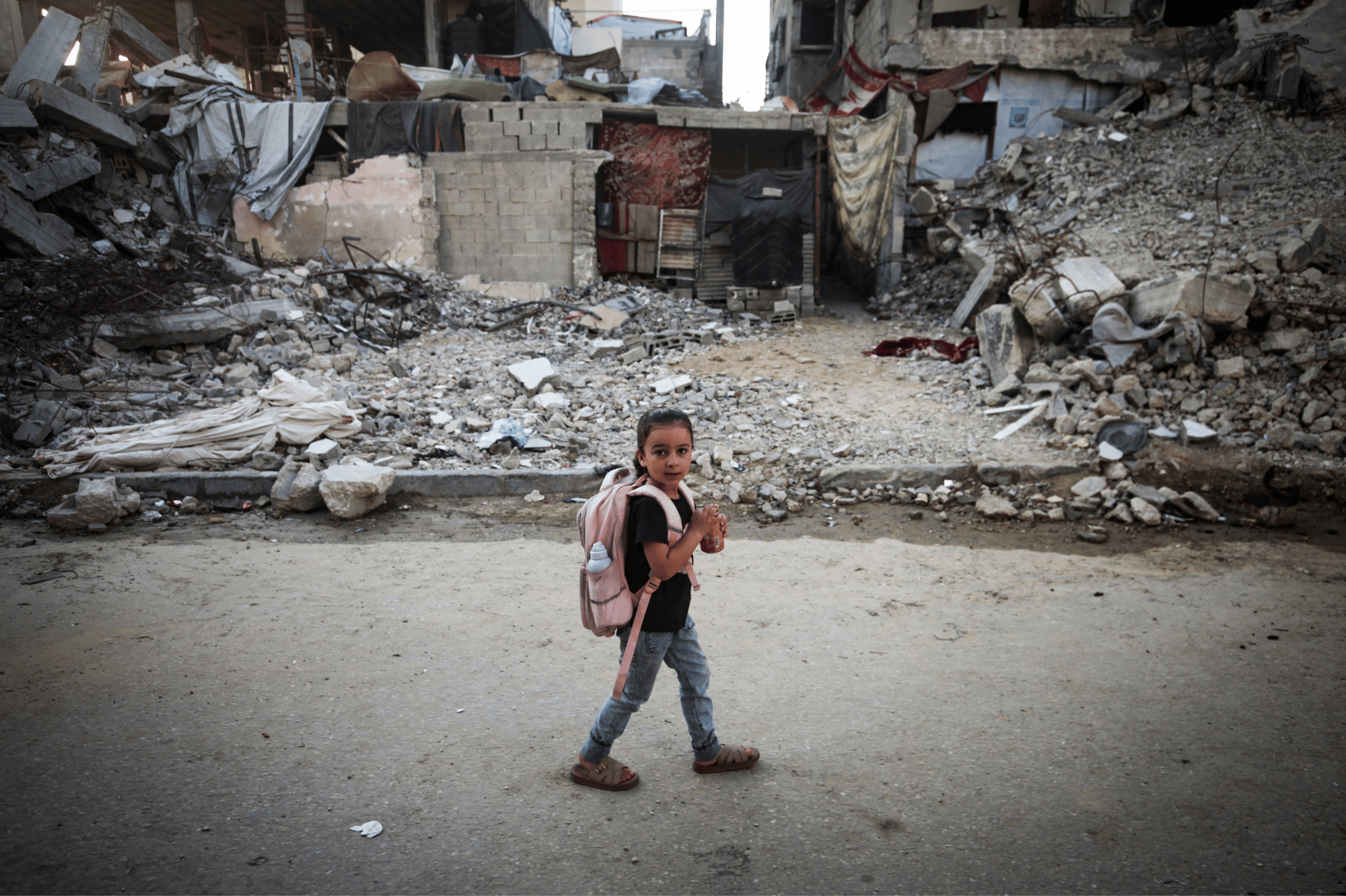 I bambini di Gaza tornano a scuola dopo tre anni, ma il 98% è stato distrutto o danneggiato