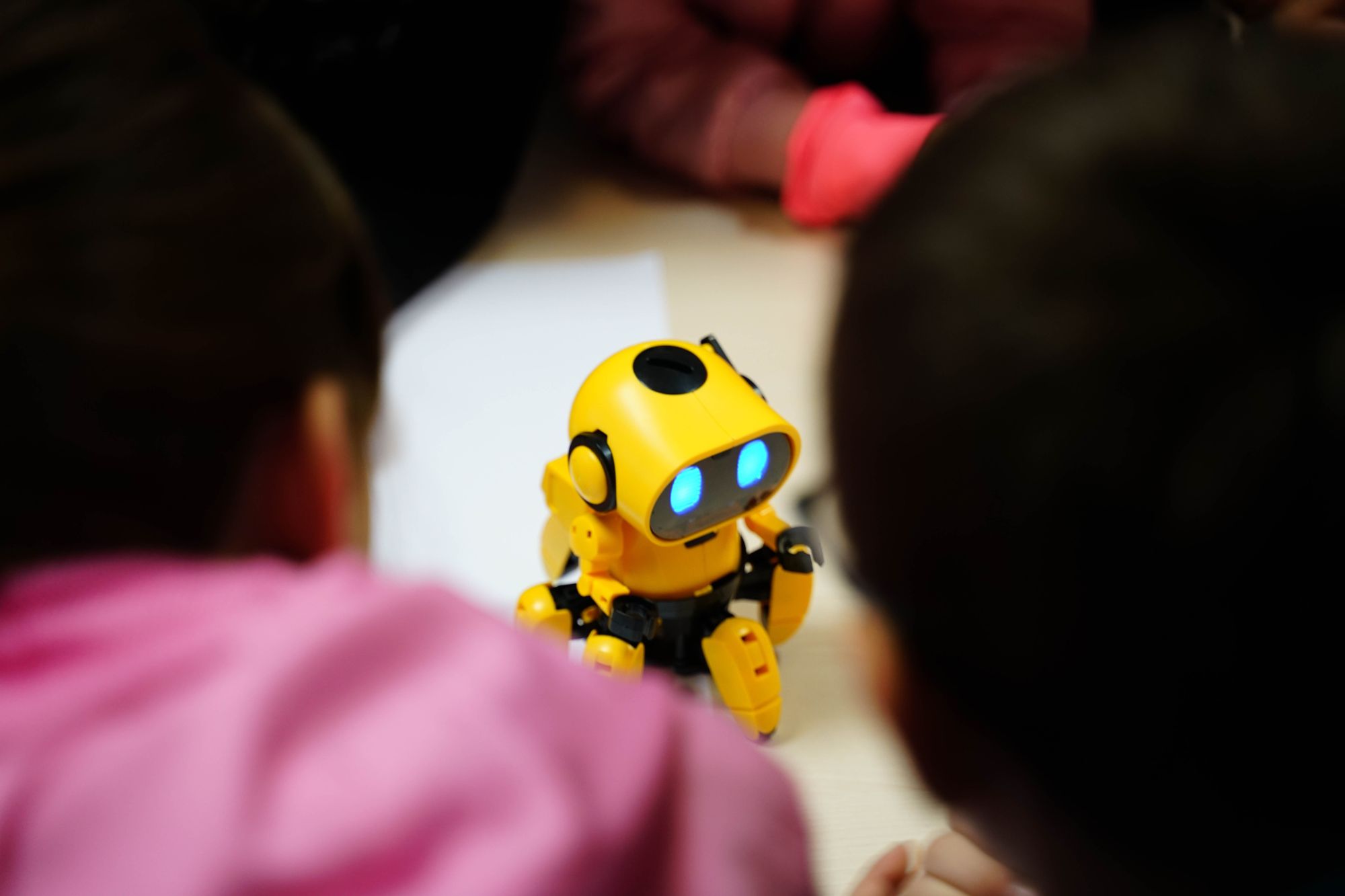 L’intelligenza artificiale entra in classe, dopo i chatbot arriva il rischio “Sally” (e c’è chi dice no)