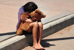 “Caro papà, mi hai rovinato la vita”: la violenza da bambine e la cicatrice nella vita adulta