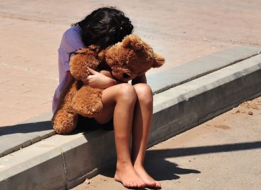 “Caro papà, mi hai rovinato la vita”: la violenza da bambine e la cicatrice nella vita adulta