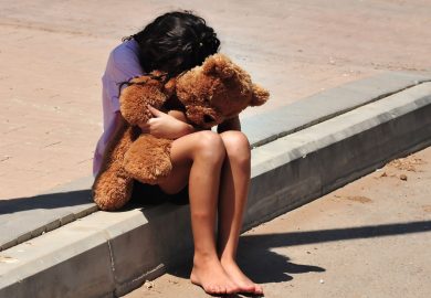 “Caro papà, mi hai rovinato la vita”: la violenza da bambine e la cicatrice nella vita adulta