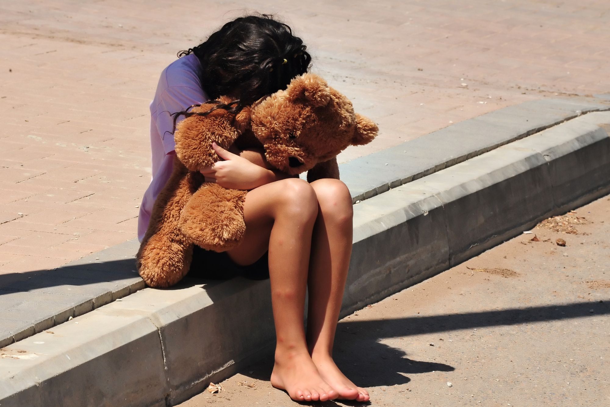“Caro papà, mi hai rovinato la vita”: la violenza da bambine e la cicatrice nella vita adulta