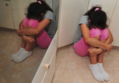 I reati sui minori crescono del 43% in 10 anni: i dati nazionali e l’allarme Oms sui giovani