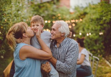 Nonni, salvatori di imprevisti e custodi di ricordi: se non ci foste bisognerebbe inventarvi