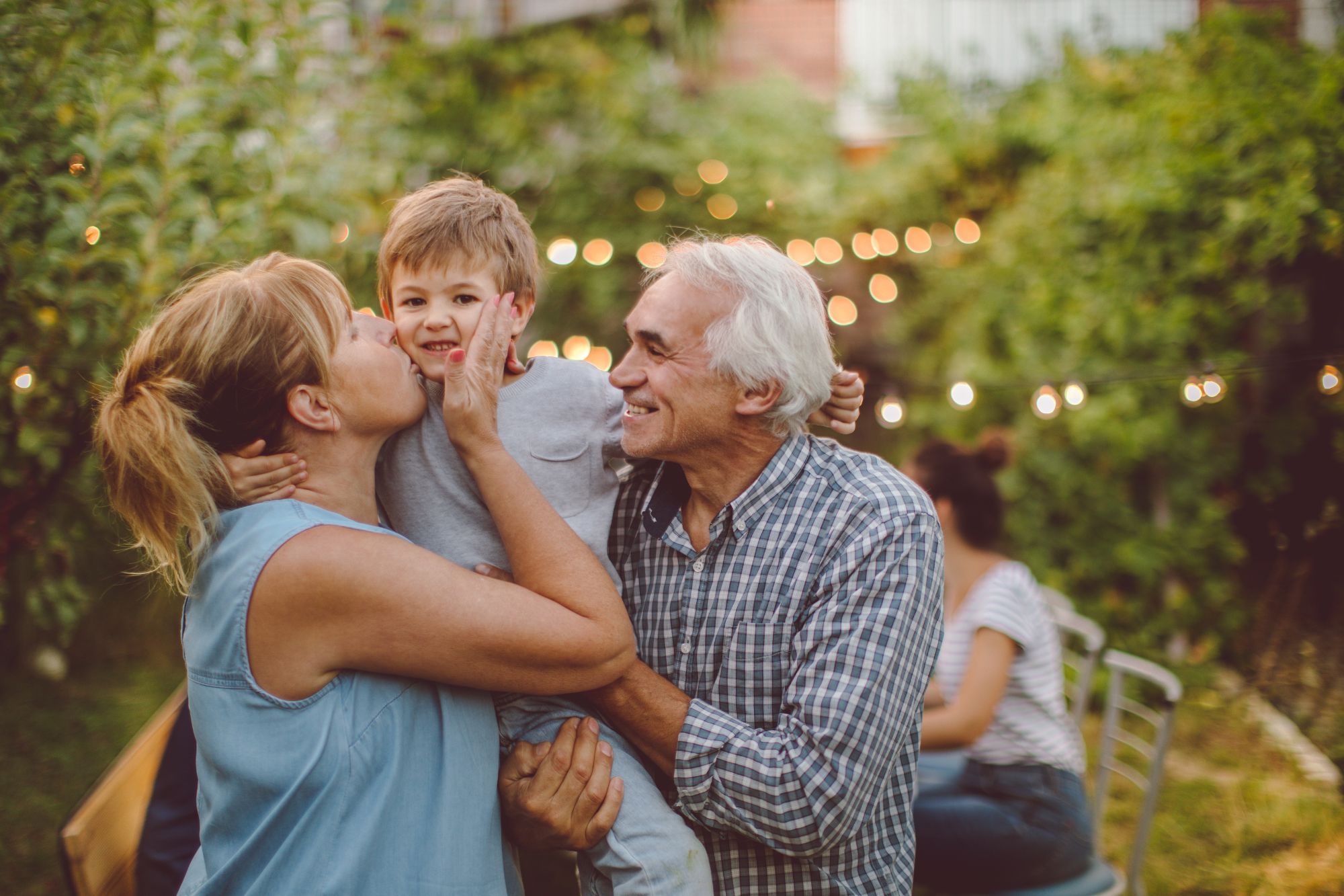 Nonni, salvatori di imprevisti e custodi di ricordi: se non ci foste bisognerebbe inventarvi
