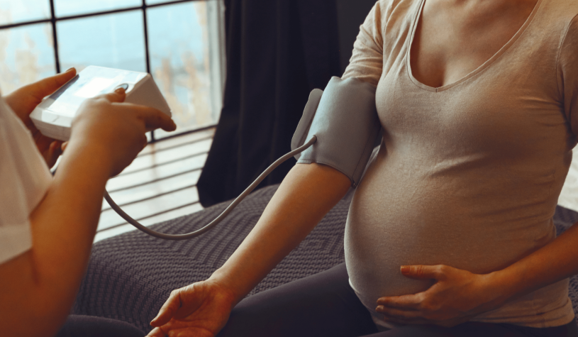 Ipertensione in gravidanza, fino a una donna su 7 è a rischio: l’Oms lancia l’allarme sulla preeclampsia