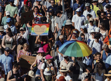L’Ungheria cancella le leggi anti-Lgbtq+ di Orbán, ma la svolta è a metà: quali divieti restano