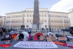 Fuori sede, fuori budget? Dalle tende a Montecitorio alle proteste in piazza (e in Francia e in Spagna)