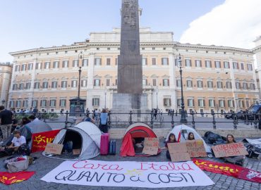 Fuori sede, fuori budget? Dalle tende a Montecitorio alle proteste in piazza (e in Francia e in Spagna)