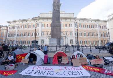 Fuori sede, fuori budget? Dalle tende a Montecitorio alle proteste in piazza (e in Francia e in Spagna)